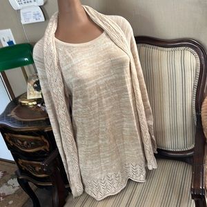 Cupio Large Champagn sweater pull on.   T614